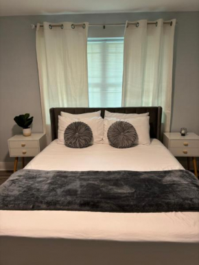 Charming Tampa 2BR - Near Busch Gardens & Zoo